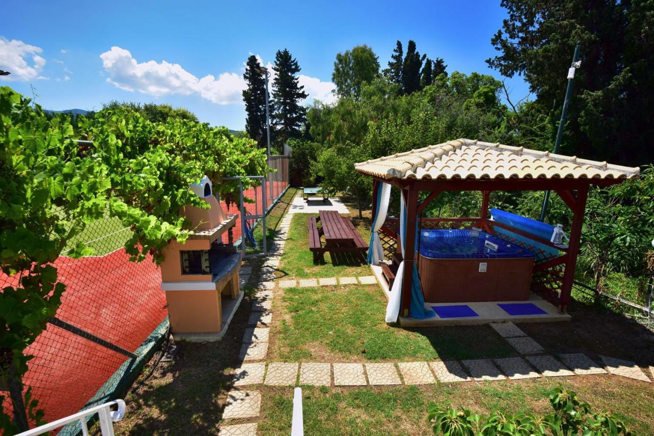 Jolie Corfu *